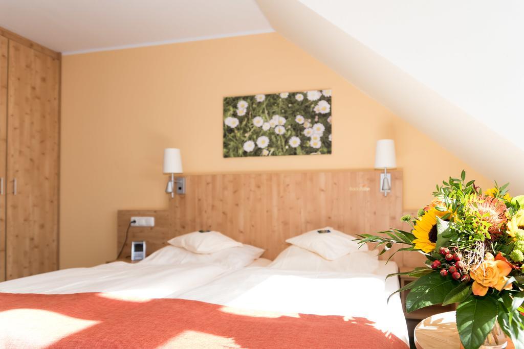 Hotel Und Landgasthof Zum Bockshahn Spessart  Экстерьер фото