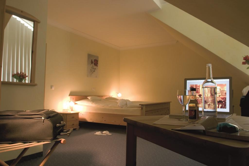 Hotel Und Landgasthof Zum Bockshahn Spessart  Экстерьер фото