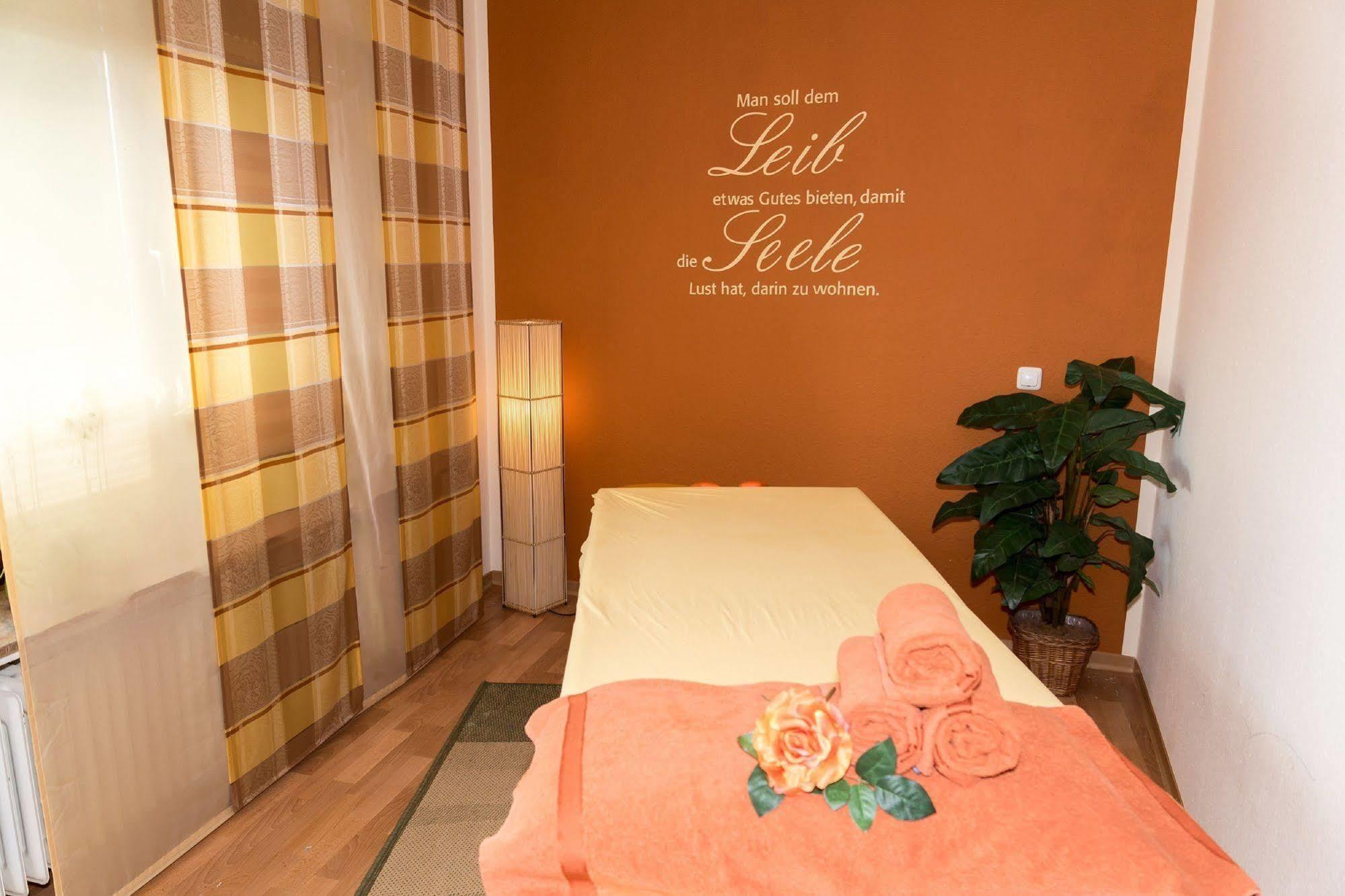 Hotel Und Landgasthof Zum Bockshahn Spessart  Экстерьер фото