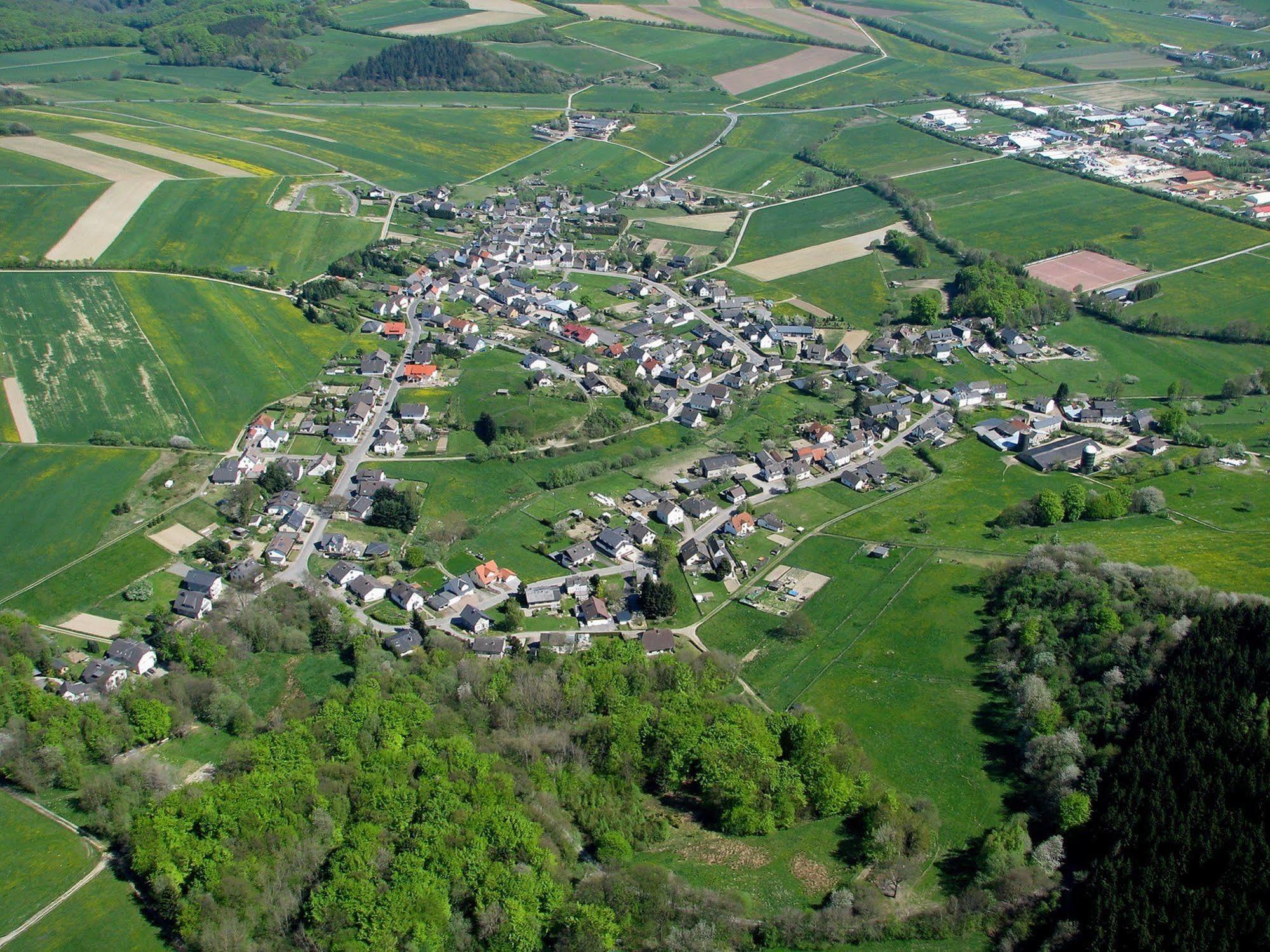 Hotel Und Landgasthof Zum Bockshahn Spessart  Экстерьер фото